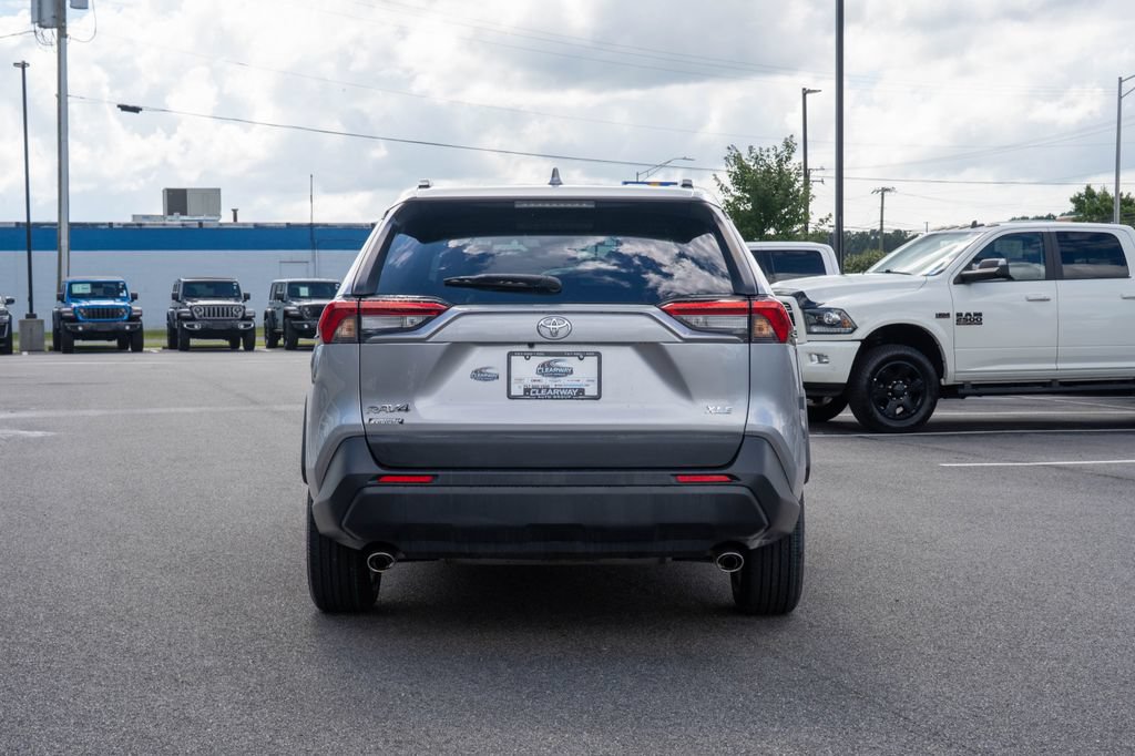 Used 2021 Toyota RAV4 XLE w/ Convenience Package FWD image 6