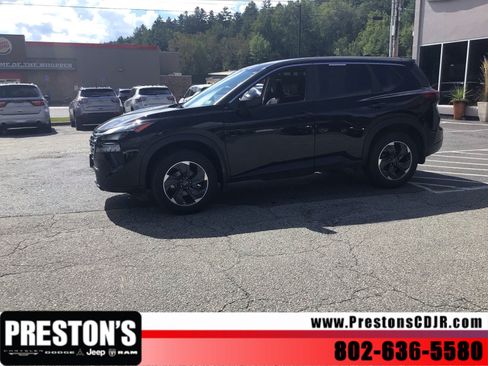 Used 2025 Nissan Rogue SV AWD/4WD image 2