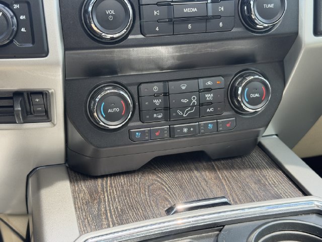 Used 2020 Ford F250 Lariat w/ Lariat Ultimate Package AWD/4WD image 31