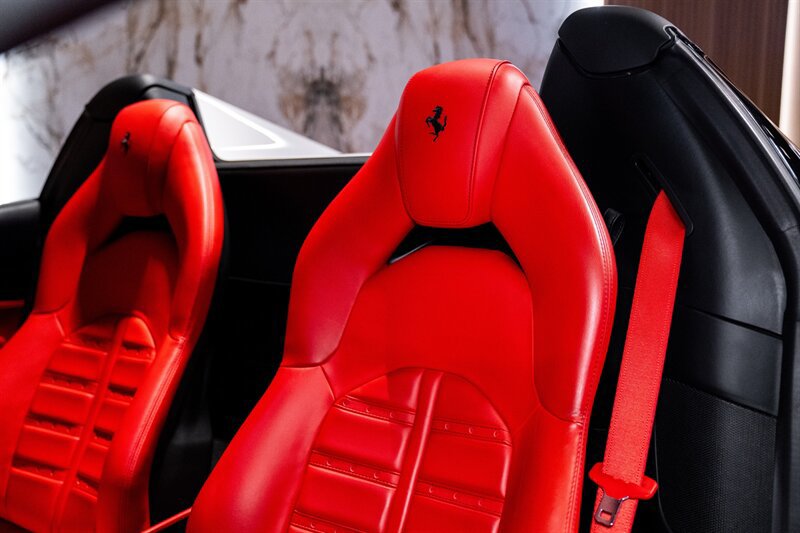 Used 2021 Ferrari F8 Tributo RWD image 12