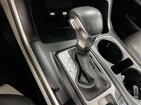 Used 2024 Kia Carnival LX image 16