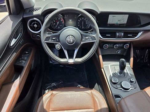 Used 2018 Alfa Romeo Stelvio AWD image 12