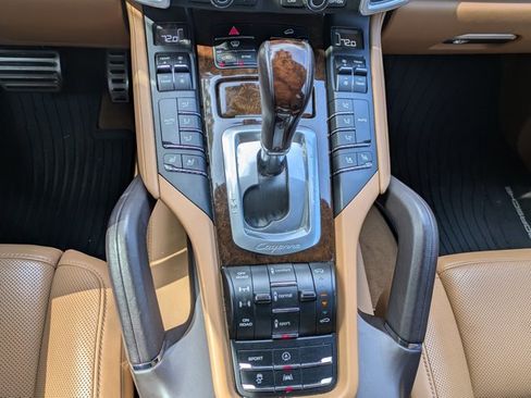 Used 2014 Porsche Cayenne Turbo image 13