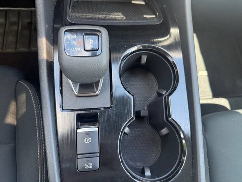 Used 2024 Nissan Rogue S FWD image 24