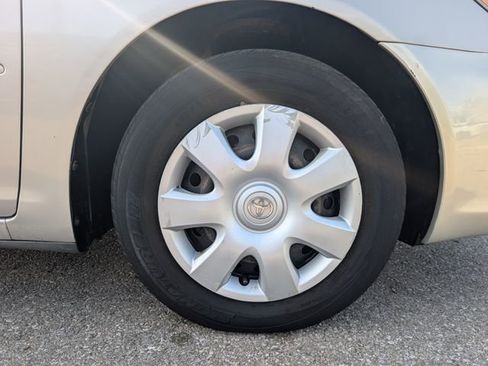 Used 2004 Toyota Camry image 24