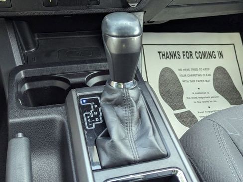 Used 2017 Toyota Tacoma TRD Off-Road image 19