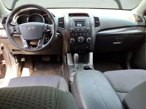 Used 2013 Kia Sorento LX w/ Convenience Pkg FWD image 7
