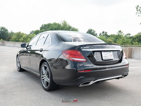Used 2018 Mercedes-Benz E 300 4MATIC w/ AMG Line Exterior image 5