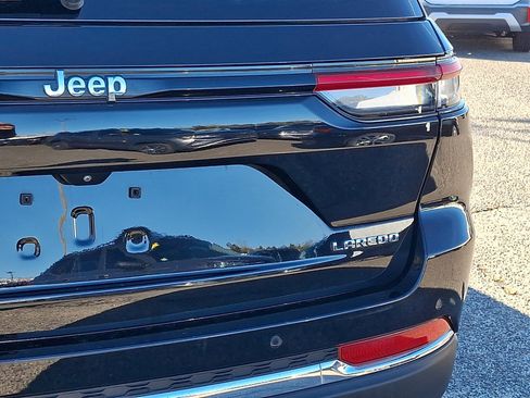 Used 2023 Jeep Grand Cherokee Laredo image 15