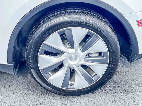 Used 2023 Tesla Model Y Long Range image 10