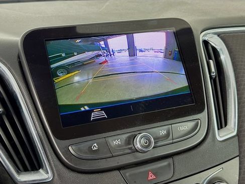 Used 2019 Chevrolet Malibu LT FWD image 16