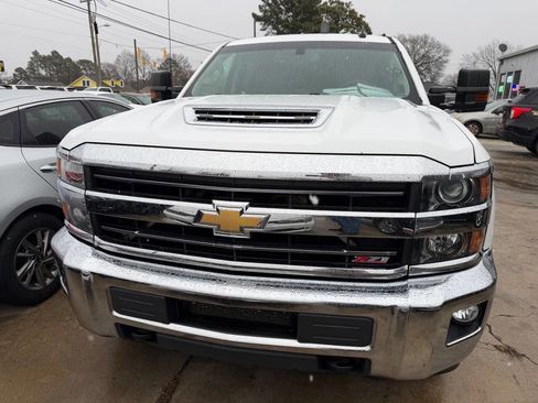 Used 2019 Chevrolet Silverado 2500 LT image 3