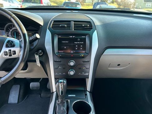 Used 2013 Ford Explorer XLT image 31
