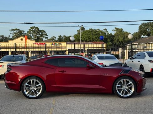 Used 2021 Chevrolet Camaro LT w/ Wild Cherry Design Package 1 RWD image 12