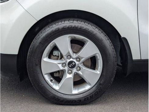 Used 2018 Kia Soul FWD image 63
