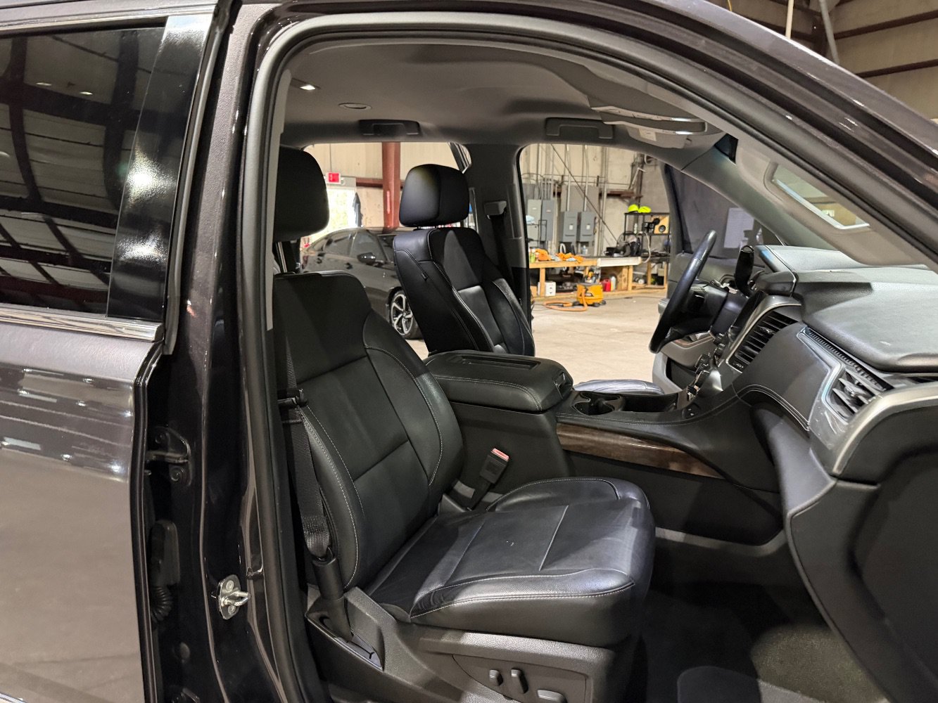 Used 2018 Chevrolet Tahoe LT w/ LT Signature Package RWD image 27