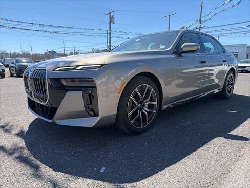 Used 2023 BMW 740i RWD image 1