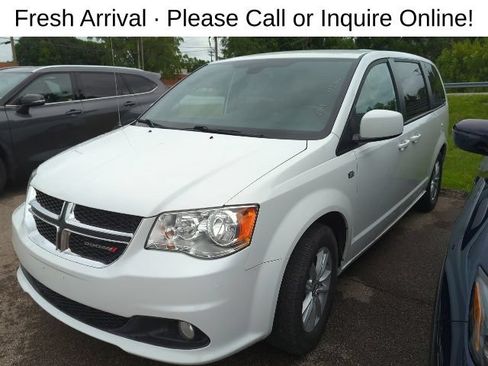 Used 2019 Dodge Grand Caravan SE FWD image 2