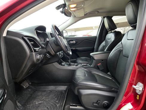 Used 2020 Jeep Cherokee Latitude Plus image 9