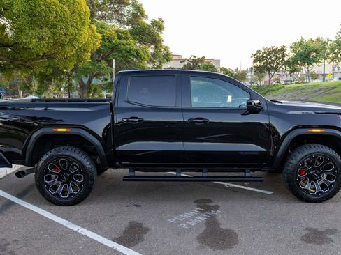 Used 2024 GMC Canyon Elevation image 3