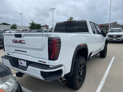 Used 2025 GMC Sierra 2500 AT4 w/ AT4 Premium Plus Package image 4