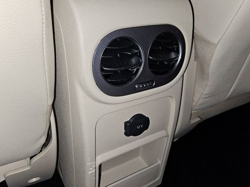 Used 2017 Volkswagen Tiguan S image 16