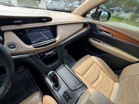 Used 2017 Cadillac XT5 Platinum AWD/4WD image 20
