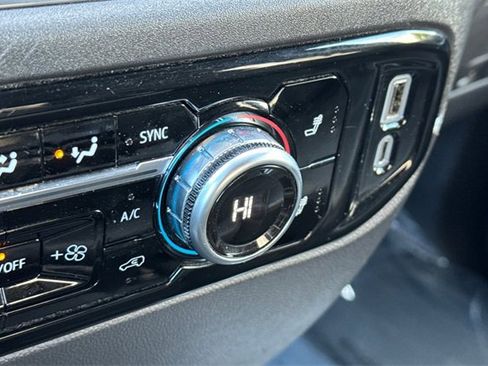 Used 2025 GMC Sierra 1500 SLT image 30