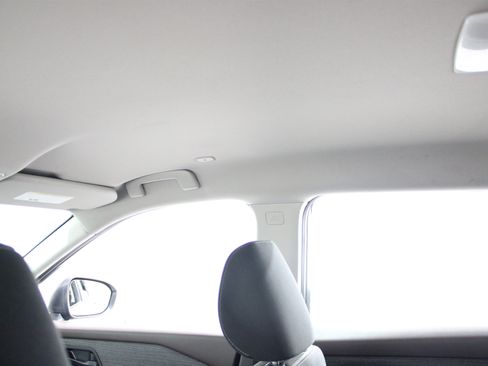 Used 2022 Nissan Rogue S AWD/4WD image 20