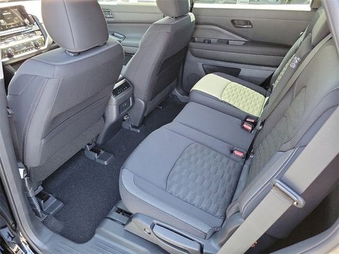 New 2025 Nissan Pathfinder SV image 12