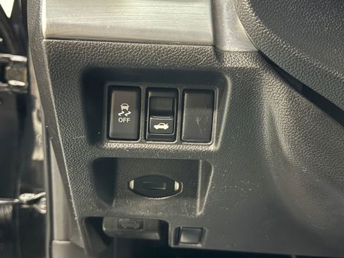 Used 2011 INFINITI G37 Journey image 26