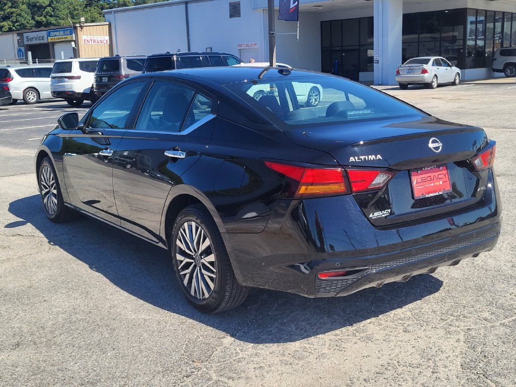 Used 2025 Nissan Altima 2.5 SV AWD/4WD image 5