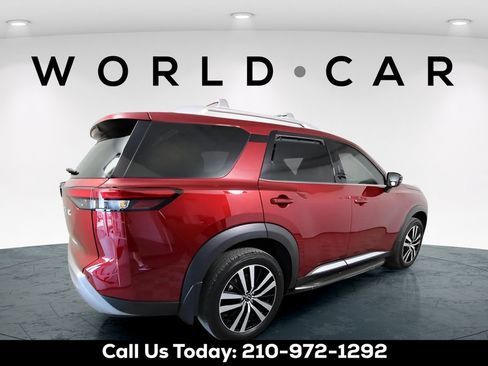 Used 2023 Nissan Pathfinder Platinum w/ Lighting Package (N93) FWD image 3