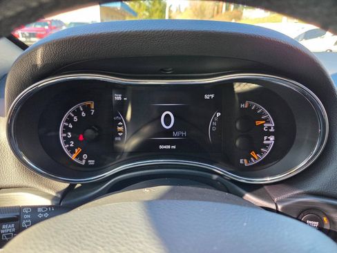 Used 2020 Jeep Grand Cherokee Altitude AWD/4WD image 11