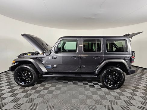 Used 2023 Jeep Wrangler Unlimited Sahara w/ Cold Weather Group AWD/4WD image 16