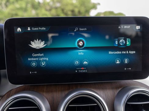 Used 2022 Mercedes-Benz GLC 300 4MATIC image 18