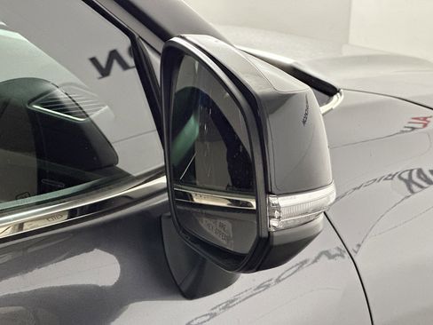 Used 2023 Toyota Highlander XLE image 10