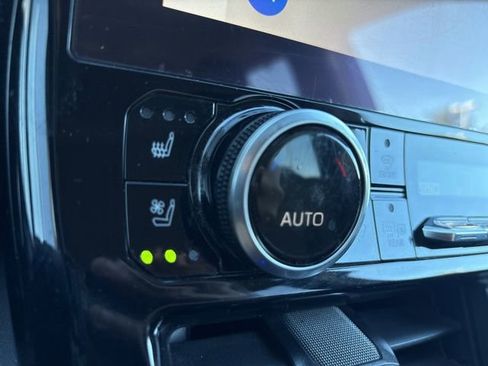 Used 2023 Toyota Highlander Limited image 26