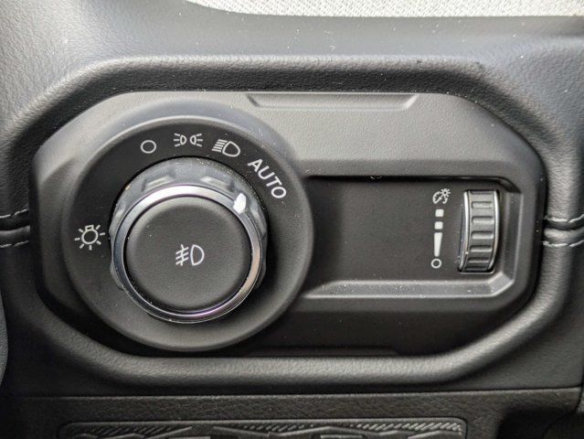 Certified 2026 Jeep Wrangler Unlimited Sahara AWD/4WD image 25