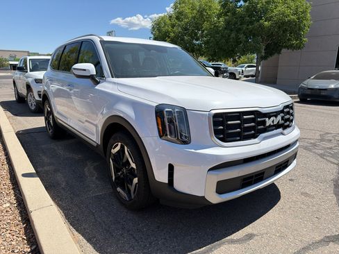 Used 2025 Kia Telluride S FWD image 3