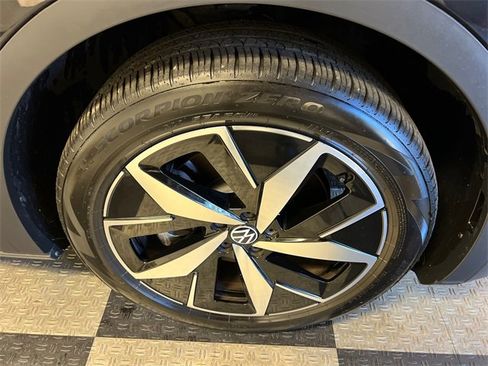 Used 2023 Volkswagen ID.4 S image 10