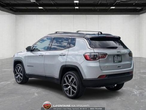 Used 2025 Jeep Compass Limited AWD/4WD image 3
