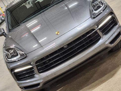 Used 2022 Porsche Cayenne image 19