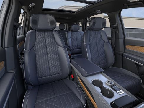 New 2026 Cadillac Vistiq Premium Luxury w/ LPO, Floor Liner Package image 16