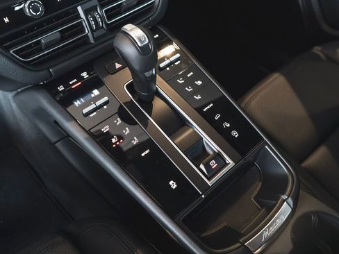 New 2026 Porsche Macan image 23