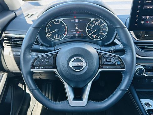 Used 2023 Nissan Altima 2.5 SV w/ SV Premium Package AWD/4WD image 16