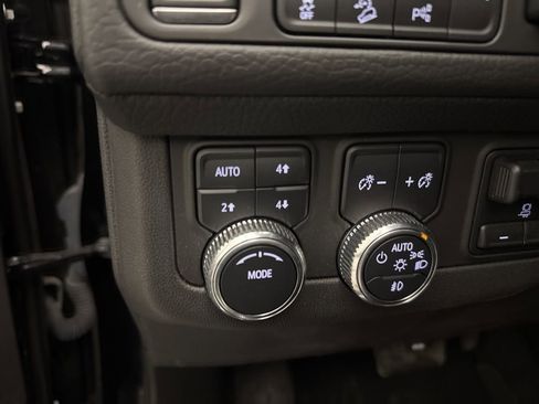 Used 2023 GMC Yukon Denali w/ Advanced Technology Package image 40