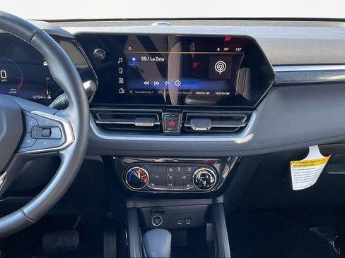 Used 2024 Chevrolet TrailBlazer LT w/ LT Cold Weather Package image 9