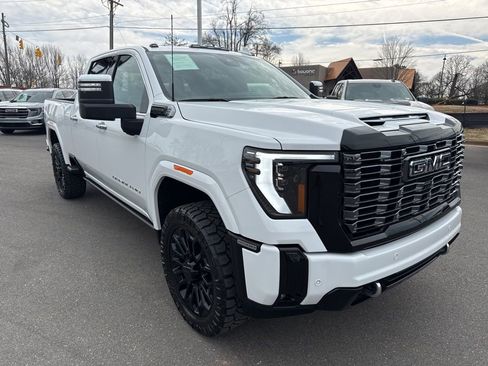 Used 2025 GMC Sierra 2500 Denali Ultimate image 7