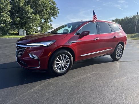 Used 2024 Buick Enclave Premium FWD image 2